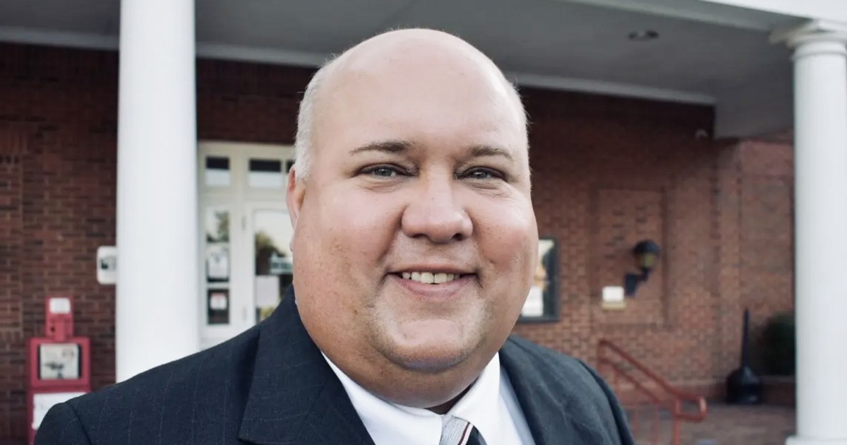 Alabama mayor dies of apparent suicide days after website publishes pictures of him allegedly in women’s clothes