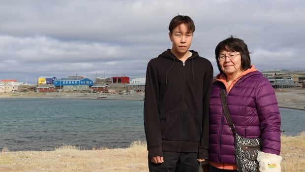 Non-profit offers free Starlink internet to Ulukhaktok; residents say they’re good