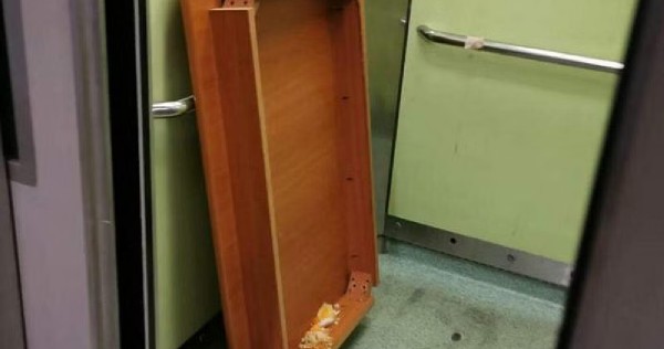 Tampines resident caught dumping furniture in lift; town council investigating matter, Singapore News
